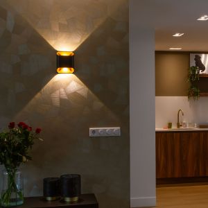 up_en_down_led_wandlamp_trapz_ar_zw_gd_30_hover_02